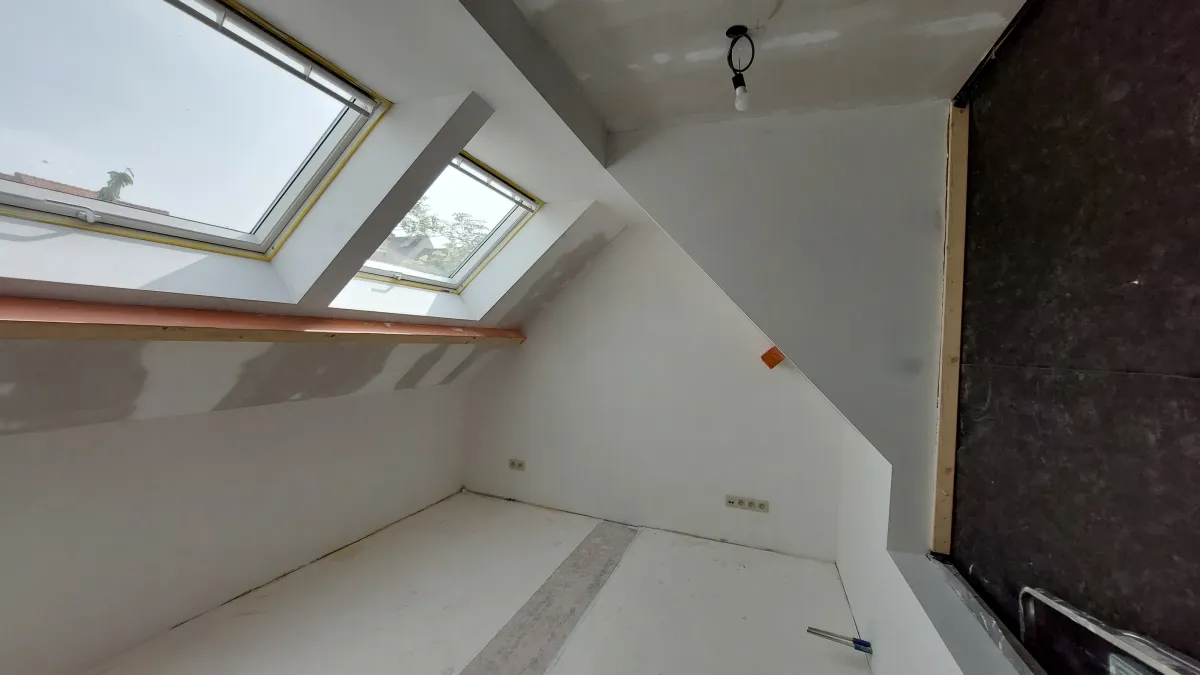 Zolder Jeroen na: perfect afgewerkte leefruimte